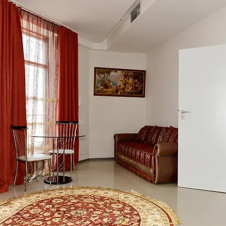 Hall Hotel 4*