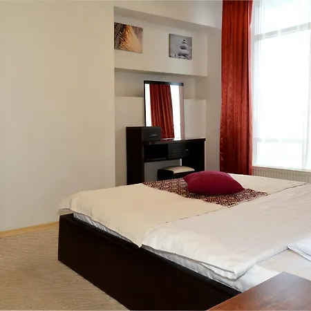 Hall 4*
