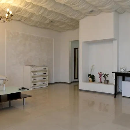Hotel Hall 4*