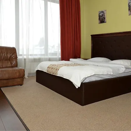 Hall Hotel 4*
