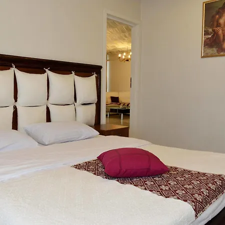 Hall Hotel 4*