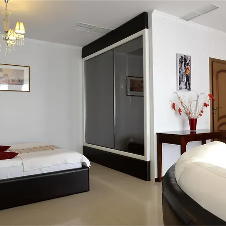 Hall Hotel